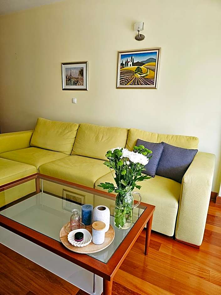 Apartment Mirna, 2-bedroom Apartment, Overlooking the Beach
