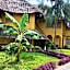 Tropinest bungalows & hostel