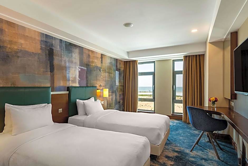 Photo 1 of 4 of 2 Beds Guestroom, Lake View