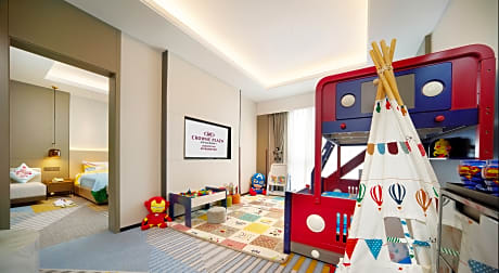 1 King 1 Bdrm Suite Living Area Kids Theme