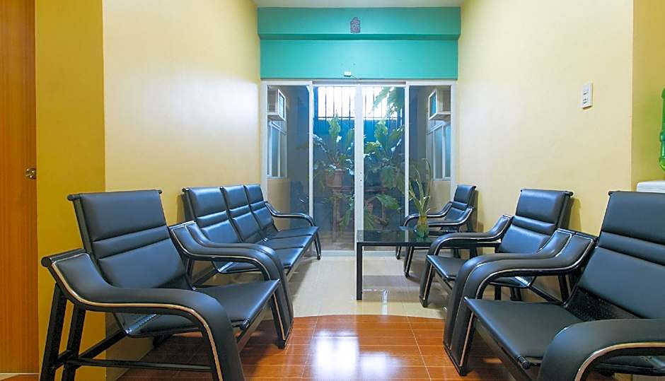 CM Apartelle Iloilo International Airport by RedDoorz