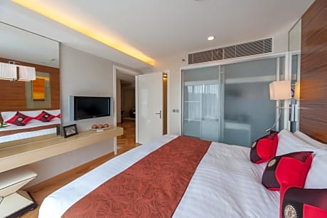 Premier One-Bedroom Apartment