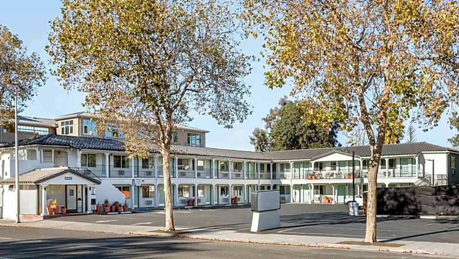 Leland Hotel