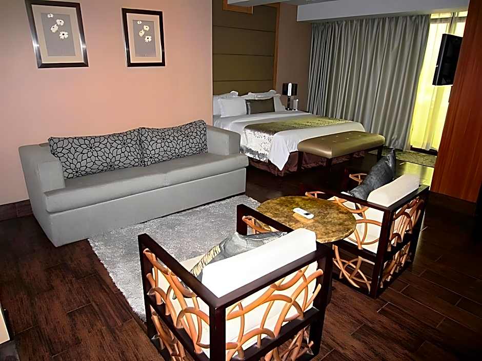 Goldberry Suites & Hotel Mactan