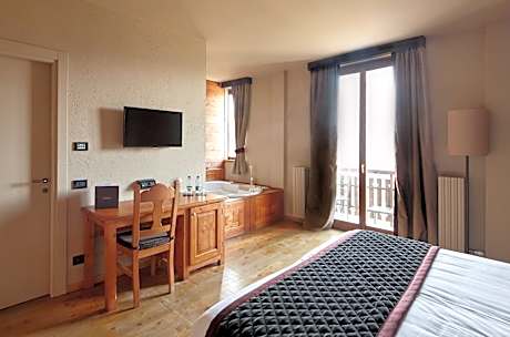 Deluxe Double Room with Spa Bath