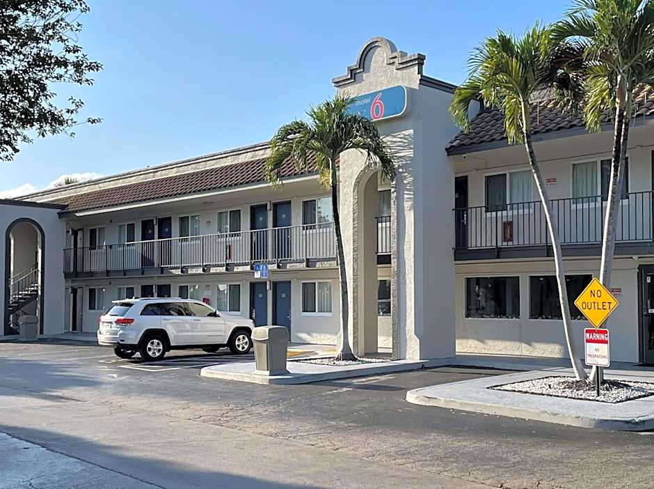 Motel 6 Riviera Beach FL