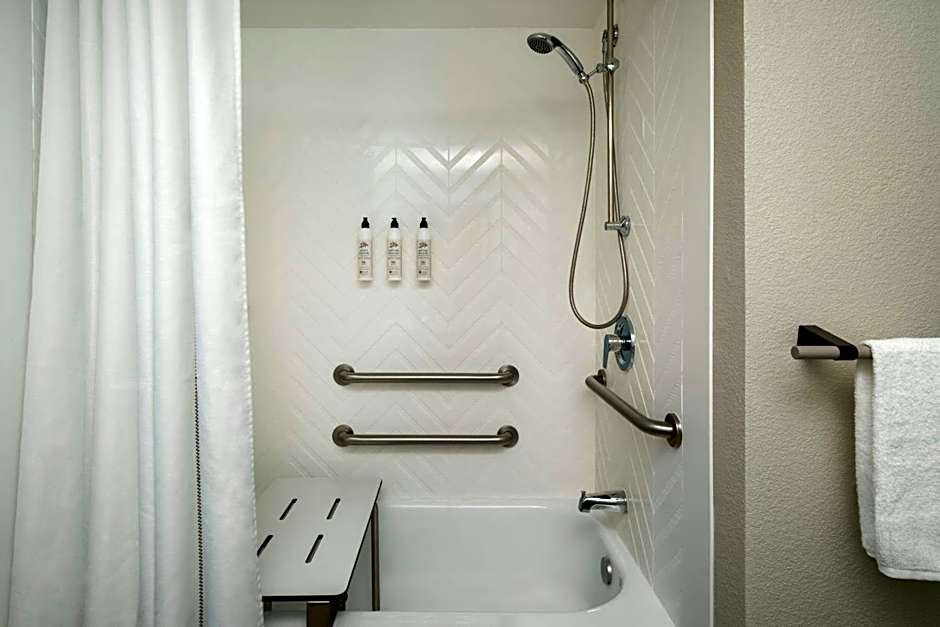 Delta Hotels by Marriott™ Jacksonville Deerwood