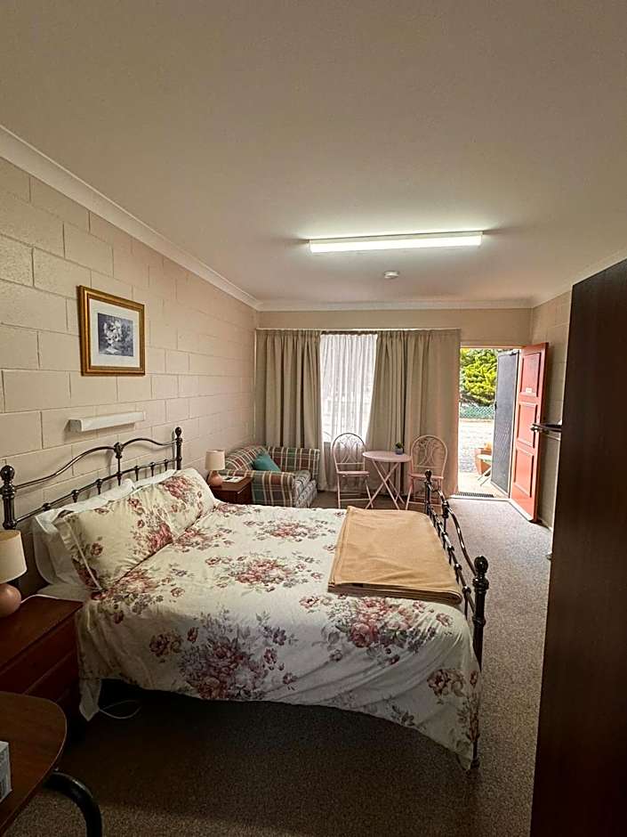 ALPINE COUNTRY MOTEL plus FREE COFFEE