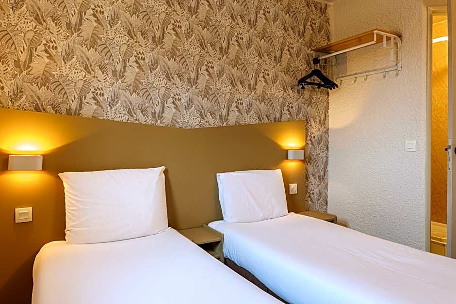Kyriad Chantilly Hotel