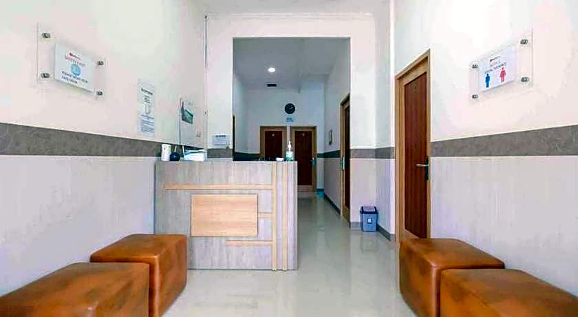 RedDoorz Syariah near Kota Cinema Mall Jatiasih