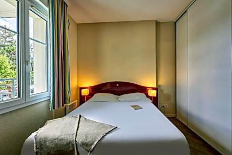 One-Bedroom Apartment with Balcony (4 People)