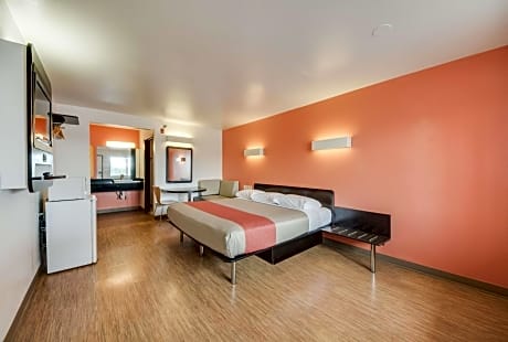 1 QUEEN BED | SUITE, NON-SMOKING