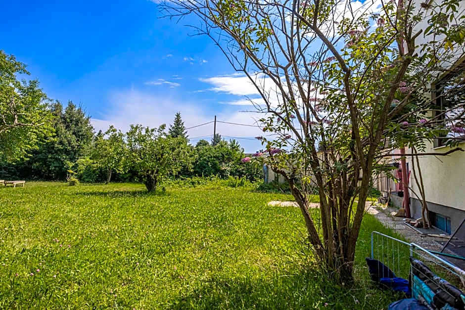 Comfy Rooms in Shared villa with Terrace and Garden