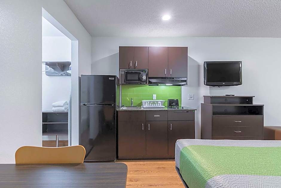 Studio 6-Bryan, TX - University Area