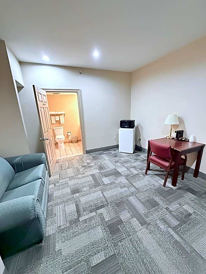 COLLINS INN & SUITES