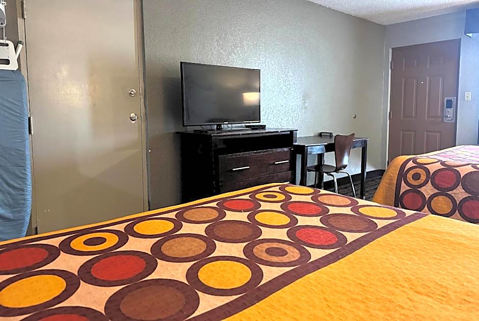 Super 8 by Wyndham Meridian