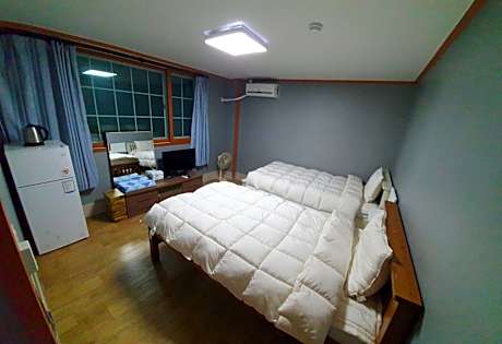 Twin Room with Bathroom
