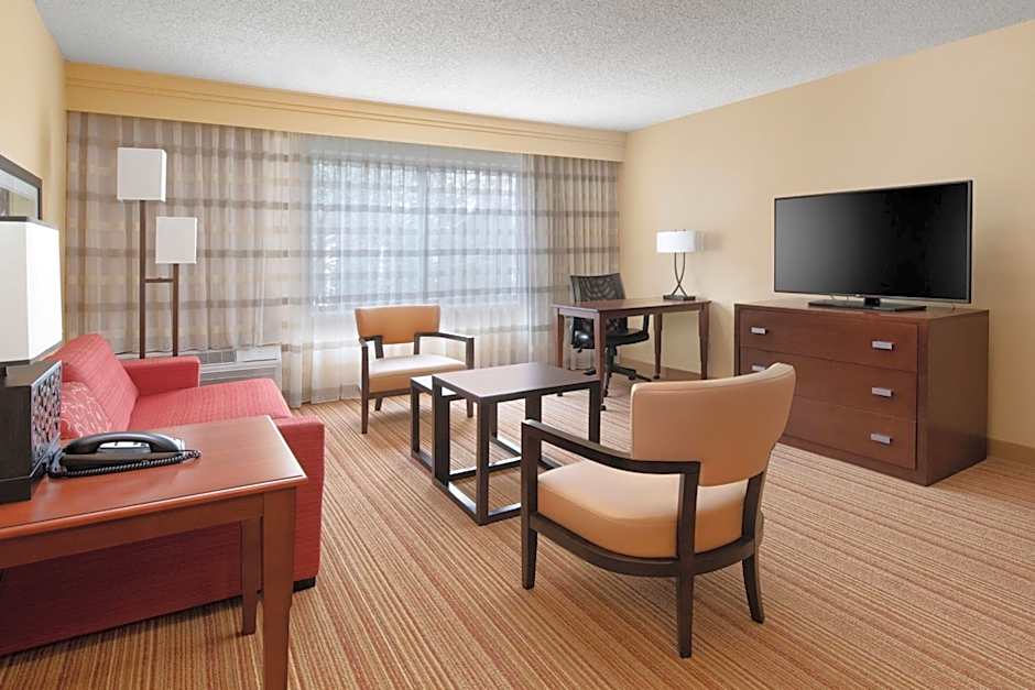 Courtyard by Marriott Dallas Plano in Legacy Park