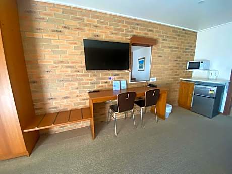 Queen Room with Spa Bath