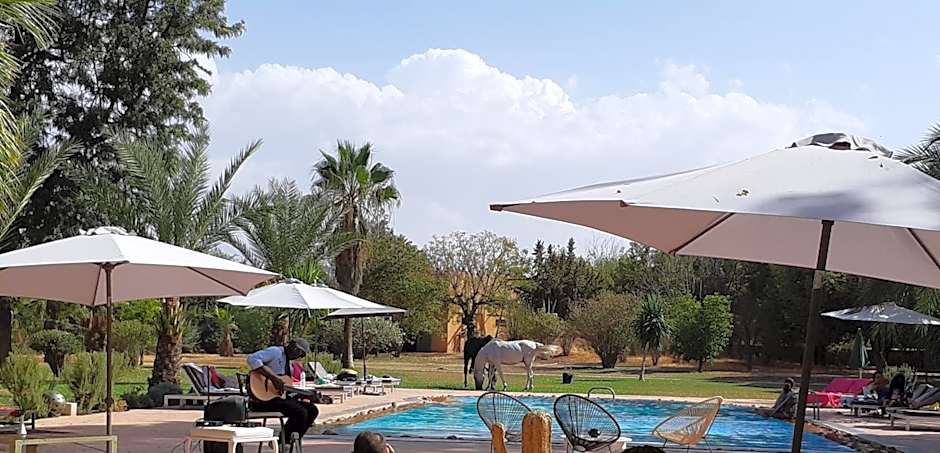 La Vie En Rose - Horses & Dogs House