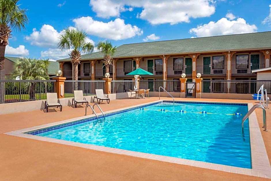 Days Inn by Wyndham Hardeeville/ I-95 State Line