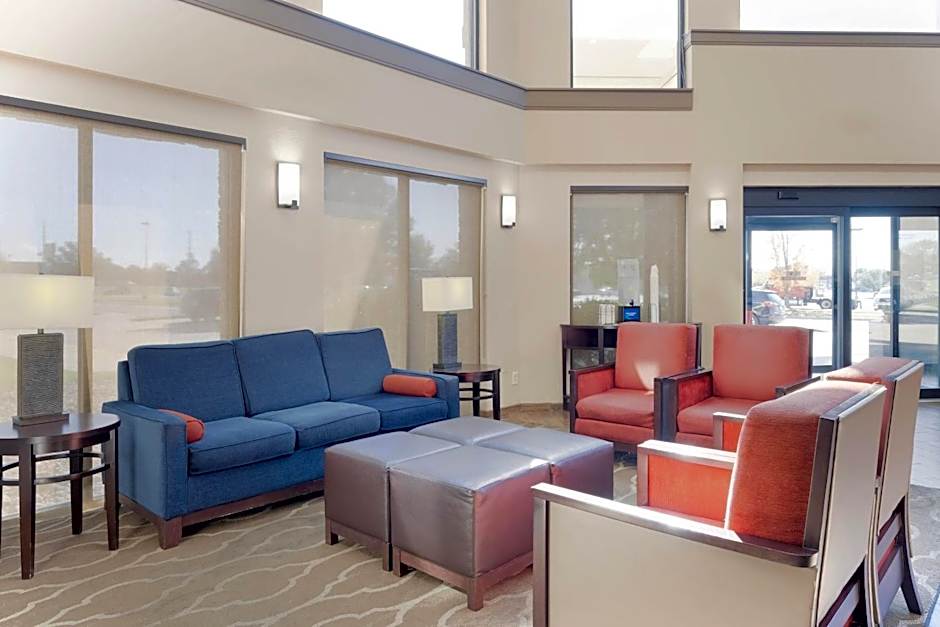 Comfort Inn & Suites Wichita Northeast