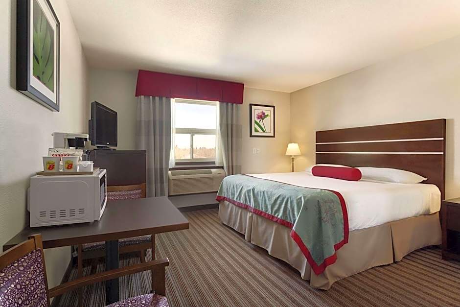 Super 8 by Wyndham Saskatoon Near Downtown