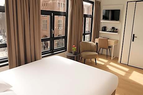 Superior Double or Twin Room with City View