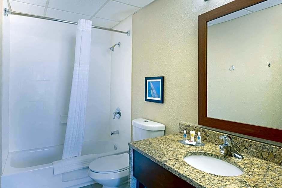 Comfort Inn & Suites Wichita Northeast