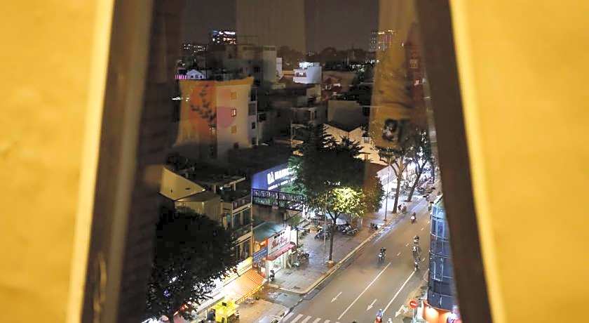 SAIGON TRAVEL LOUNGE