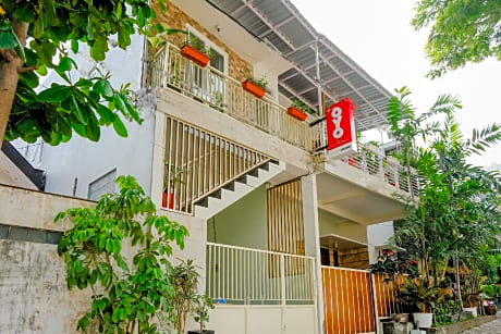 OYO 2376 Tiara Family Residence