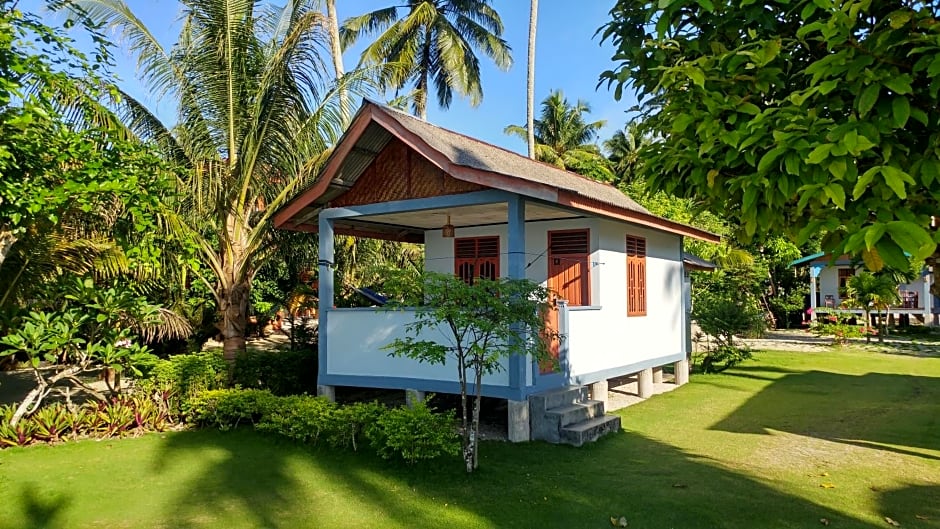 New Raya - Nias Beach Bungalows