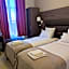 SQUARE HOTEL