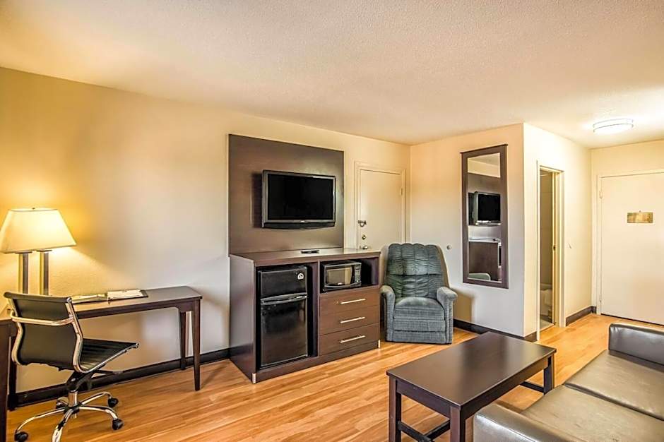 Colby Inn and Suites