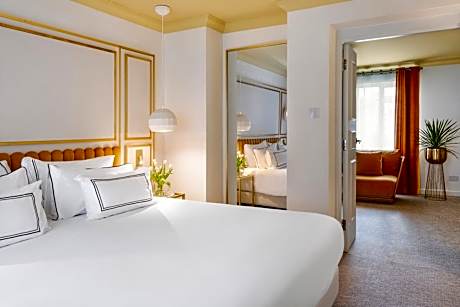 Strawberry Thief Master Suite