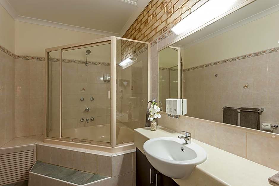 Highlander Motor Inn