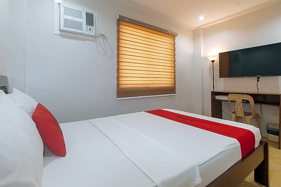 RedDoorz @ Davids Travellers Inn Cavite