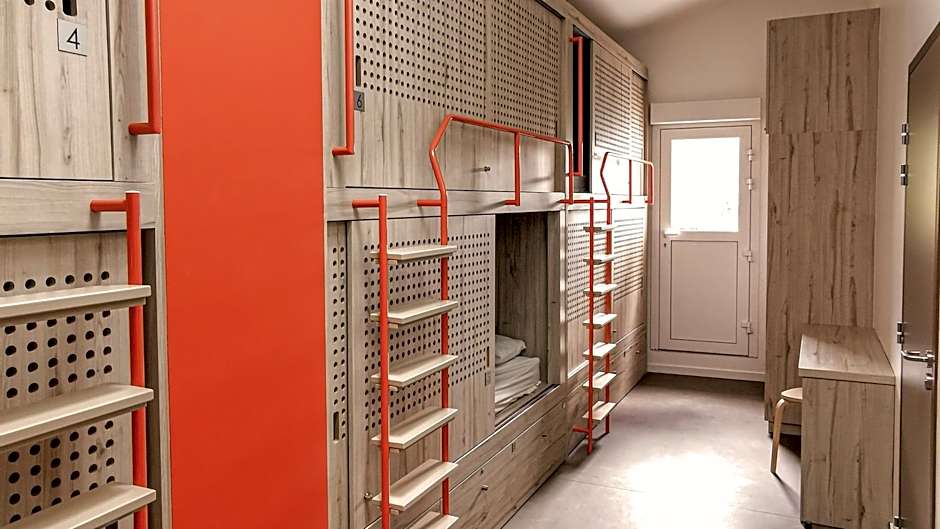 Bloom Hostel Bar & Garden