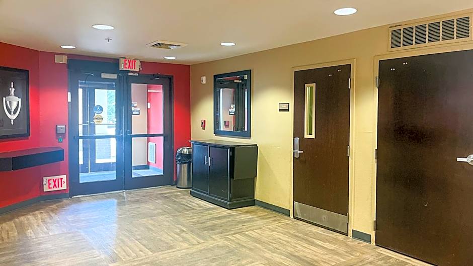 Studio 6 Chantilly VA Washington Dulles Airport