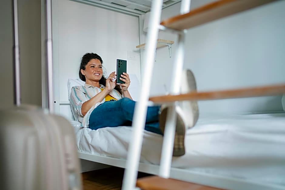 New Generation Hostel Como Lake