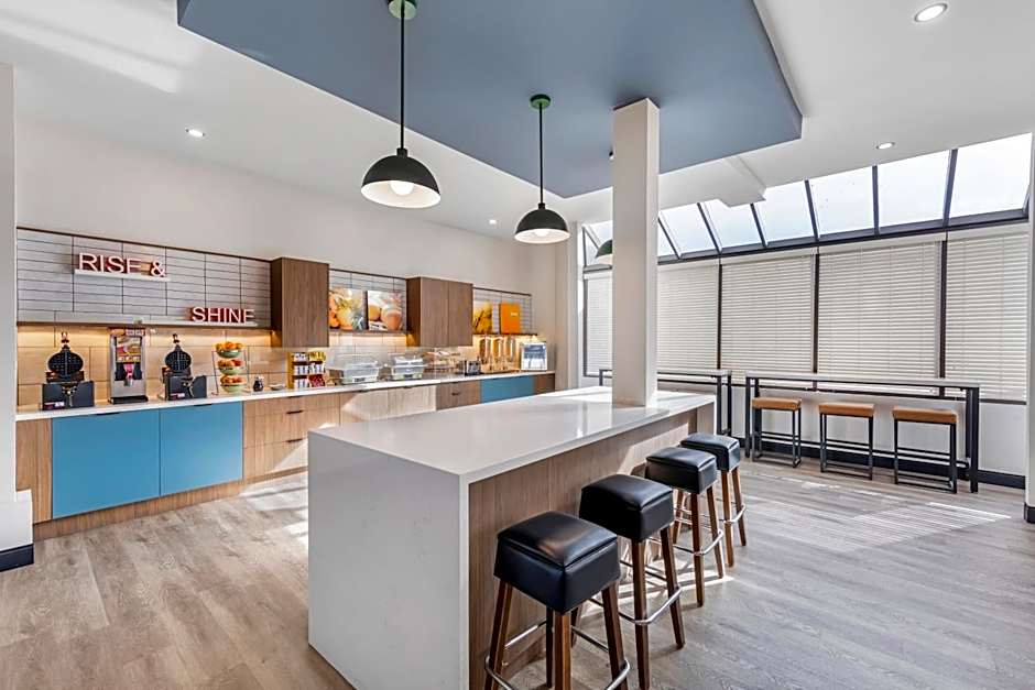 Comfort Inn & Suites Irvine Spectrum