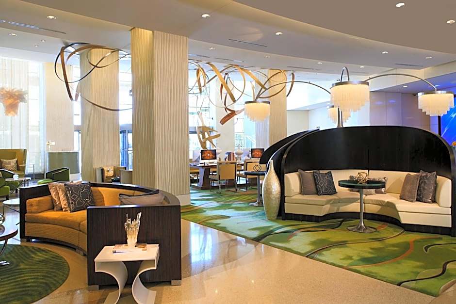 Renaissance by Marriott Arlington Capital View Hotel