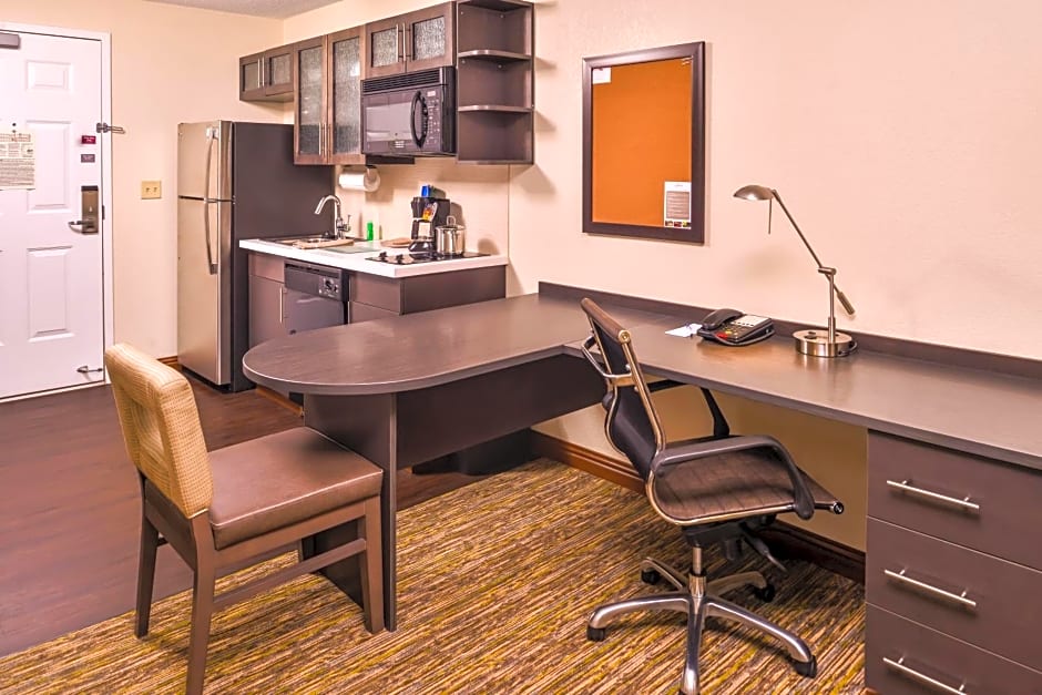 Candlewood Suites Topeka Hotel By IHG