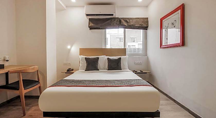 Super Townhouse 359 Begumpet Near Hyderabad Central