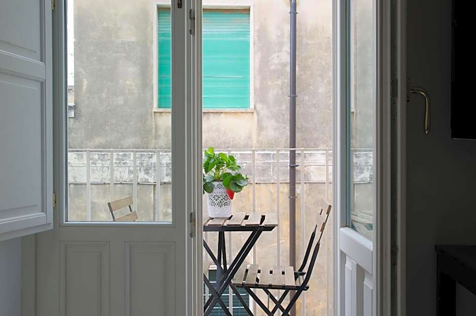 Cathedral View Apartment Noto, Historic Center, Steps from Duomo