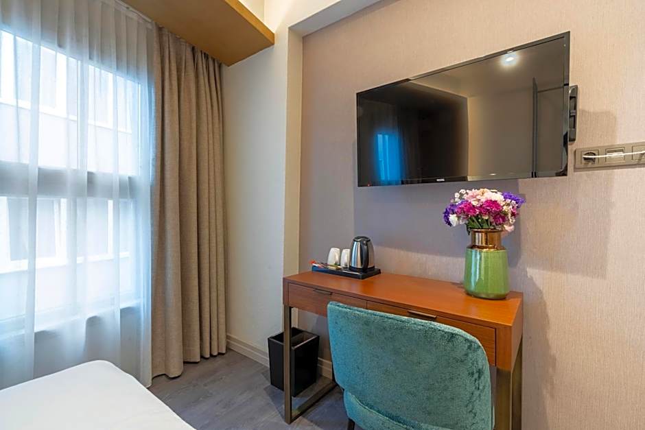 Smart and Simple Hotel Karakoy