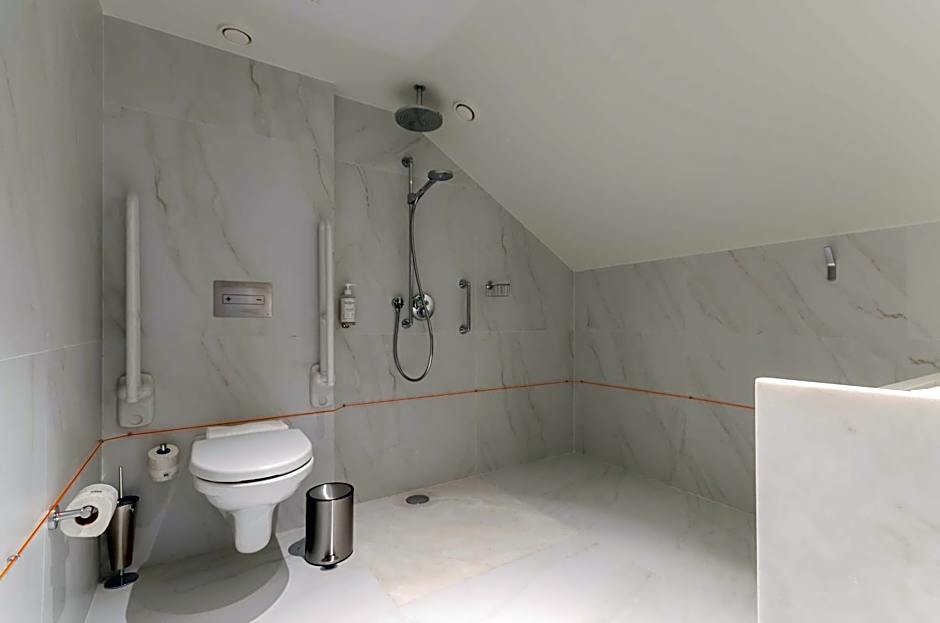 The Emerald House Lisbon, Curio Collection by Hilton