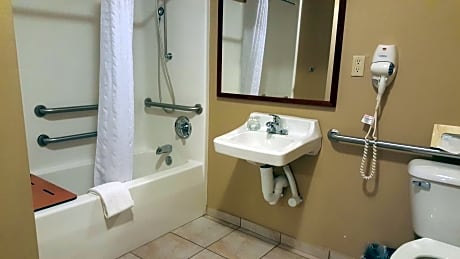 Queen Room with Mobility Accessible Tub - Non-Smoking