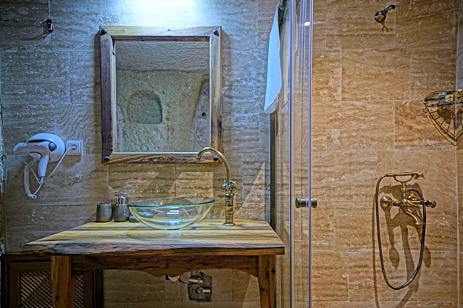 Vigneron Cave Hotel