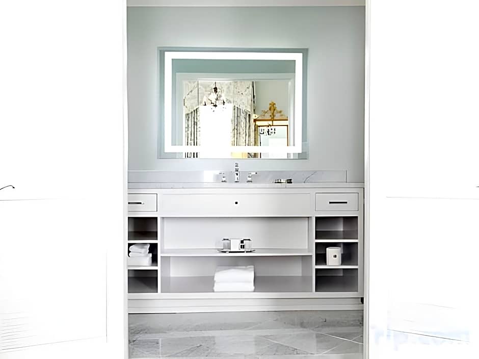 Bienville House Hotel